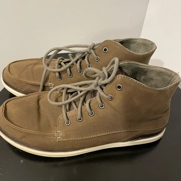 OluKai Men's army green/tan  Boots size 9 - Picture 3 of 9